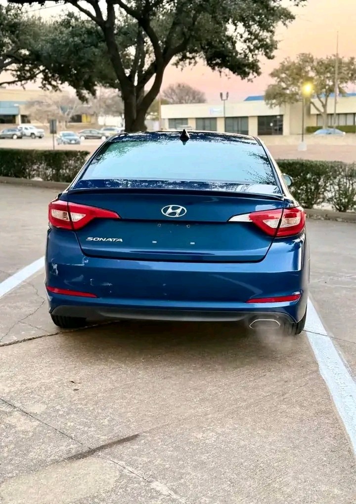 2016 Hyundai Sonata - Stylish Sedan with Modern Features!