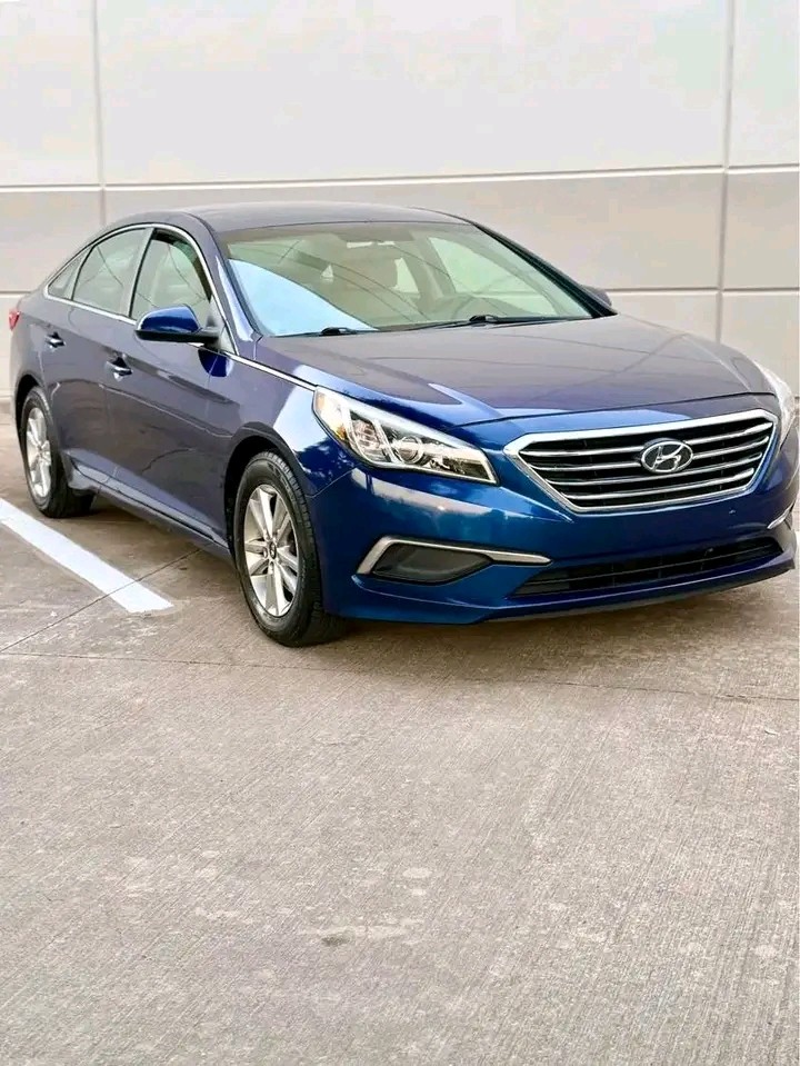 2016 Hyundai Sonata - Stylish Sedan with Modern Features!