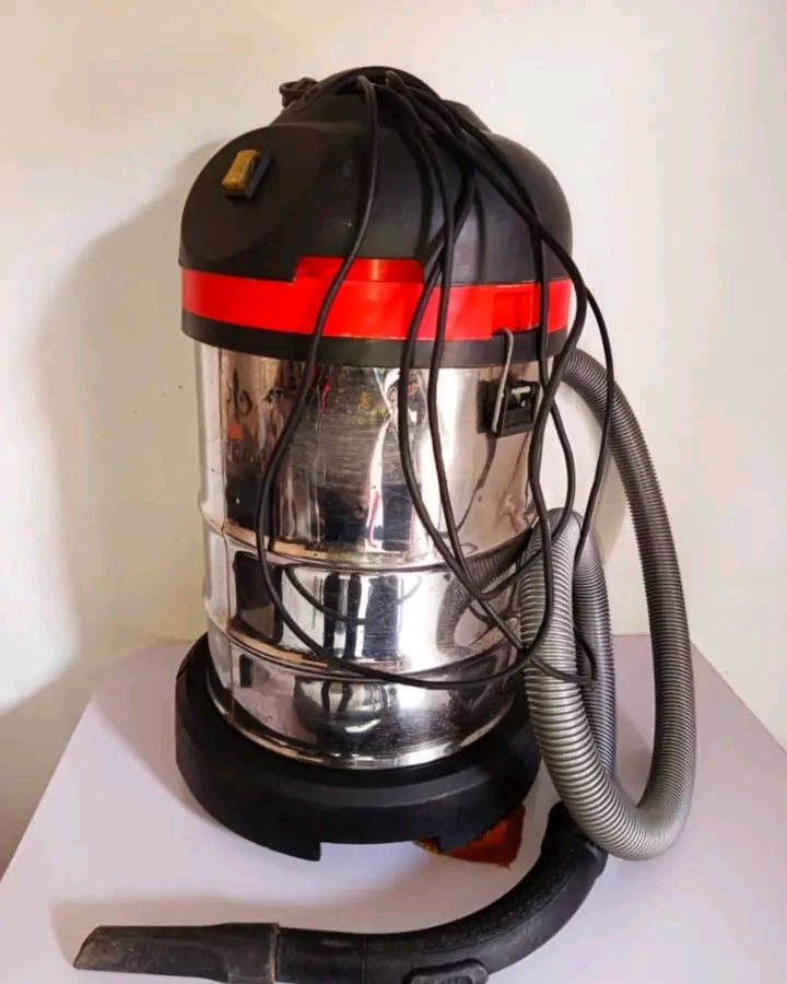 vacuum cleaner not wireless. carpet and rug cleaner