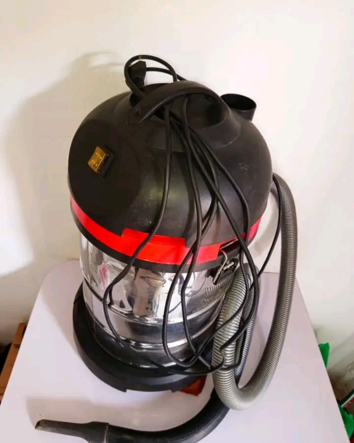 vacuum cleaner not wireless. carpet and rug cleaner