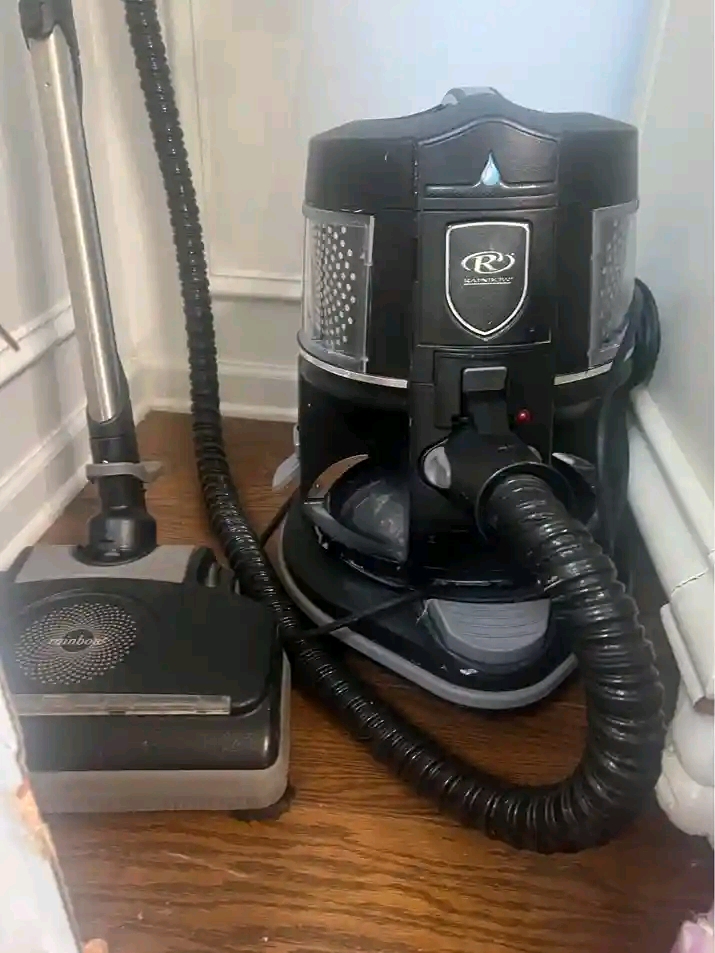 wireless vacuum cleaner for sale, very new yet used. 2 months in custody